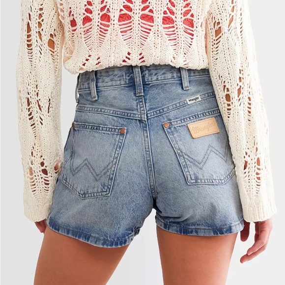 NWT Wrangler High Rise Cowboy Short - Picture 2 of 7